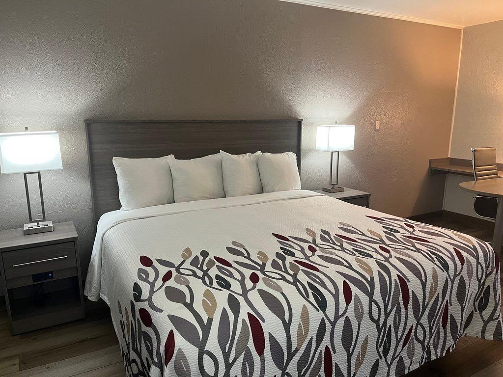 Red Roof Inn Madisonville Экстерьер фото