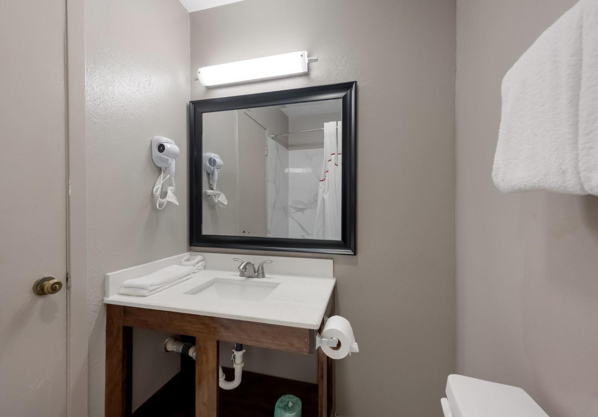 Red Roof Inn Madisonville Экстерьер фото