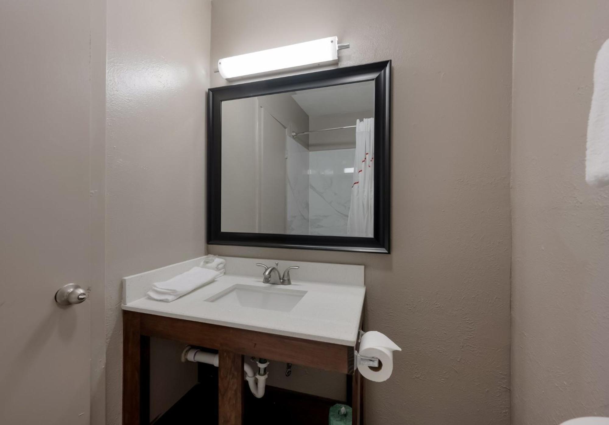 Red Roof Inn Madisonville Экстерьер фото
