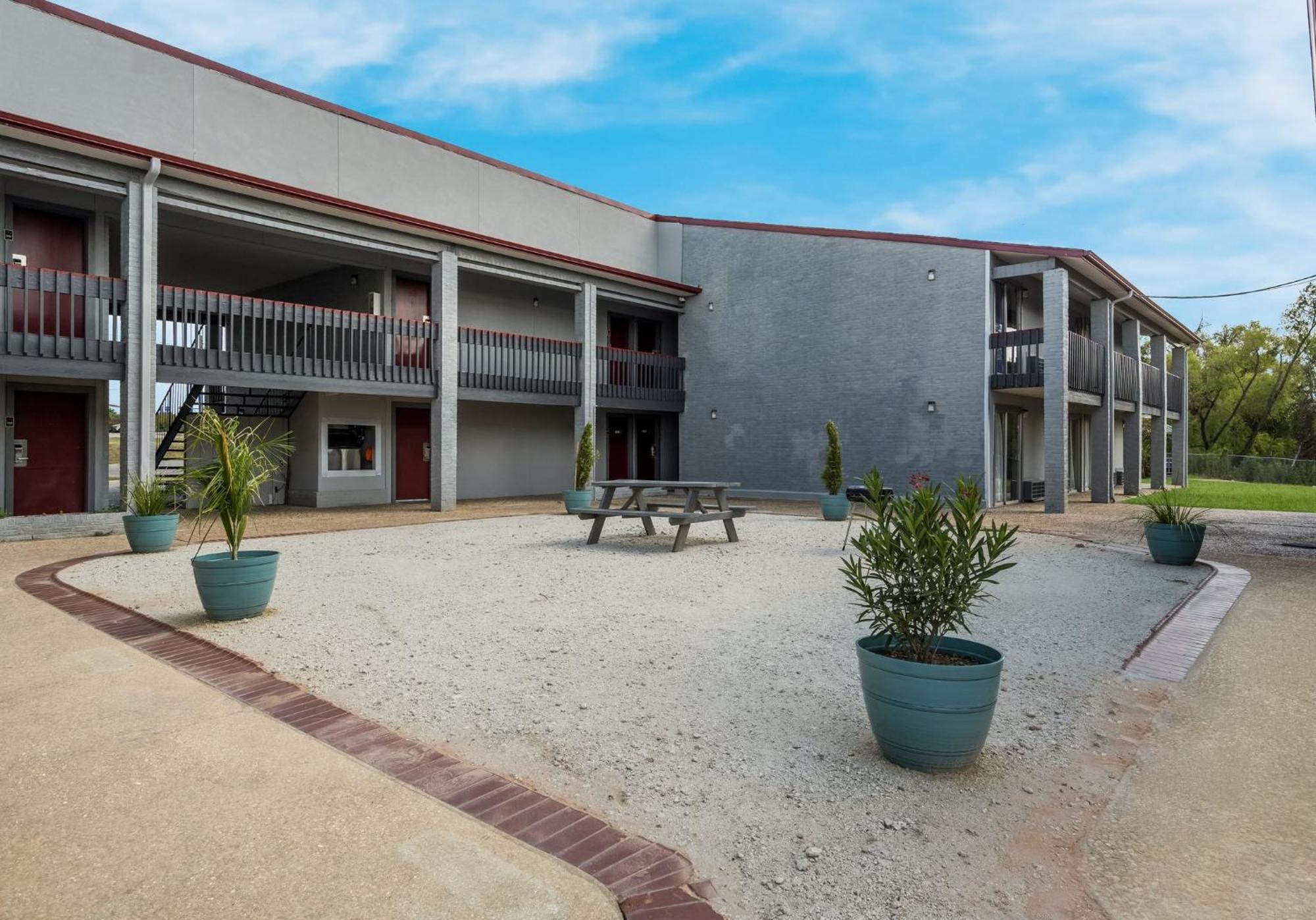 Red Roof Inn Madisonville Экстерьер фото