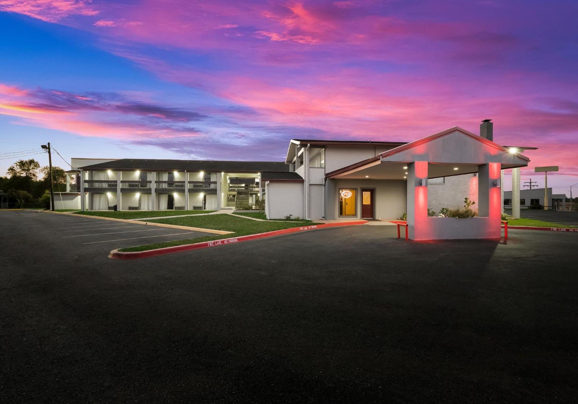 Red Roof Inn Madisonville Экстерьер фото